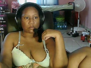 Webcam Belle - eirondra-valeen ebony brunette cam girl enjoys getting her ass drilled