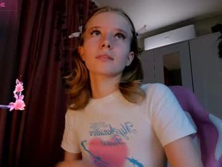 Webcam Belle - michaela_ti13 blonde teen cam babe plays with her tight asshole