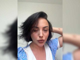 Webcam Belle - lessa-voxx nude cam girl rubs her shaved pussy to taste her own love juices on camera