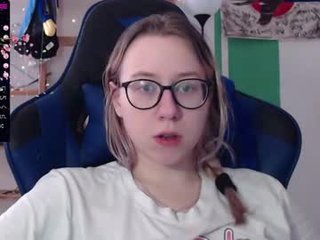 Webcam Belle - lenorra cam girl with hairy pussy loves when demanding men serve her every desire