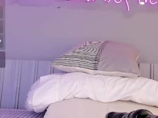 Webcam Belle - sally_monroe_ cam babe pussy is well fucked & happy by the time the machines are done