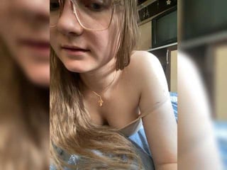 Webcam Belle - --tata-- cam girl loves her sweet pussy penetrated hard