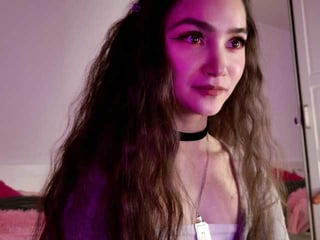 Webcam Belle - moanaqliphoth european cam babe rubs her smooth pussy till she cums