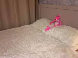 Webcam Belle - kisakli naked teen cam babe loves kiss, licked slits and pink clits on a sex cam