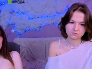 Webcam Belle - jennakissu depraved blonde cam girl presents her pussy drilled