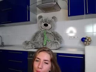 Webcam Belle - ella__sweety small tits cam girl loves rubs her shaved piss-hole on camera
