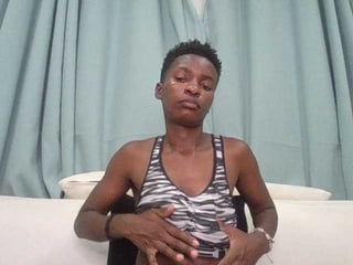 Webcam Belle - sexxyie ebony cam babe gets her shaved pussy worked over on camera