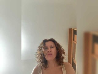 Webcam Belle - alinka1979 redhead vixen she takes her sexy lingerie set off and even rubs her shaved pussy to taste her own love juices online