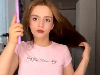 Webcam Belle - bambiculnane depraved blonde cam girl presents her pussy drilled