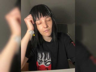 Webcam Belle - deaddollz cam girl loves her sweet pussy penetrated hard