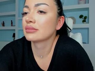 Webcam Belle - jisselle cam girl showing big tits and big ass