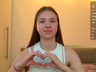 Webcam Belle - nicolecollard cam babe with small tits offer their holes for dirty live sex