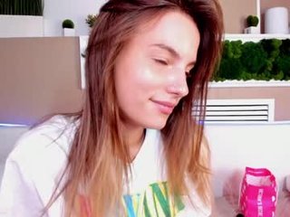 Webcam Belle - krisstine_bae cam babe wants her pussy fucked hard on camera