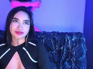 Webcam Belle - bambino_11 cam babe enjoys great live sex with her partner