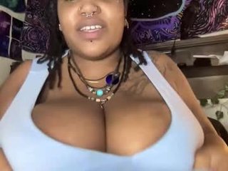 Webcam Belle - sweetmelonns cam girl showing big fake tits, fetish and rough sex