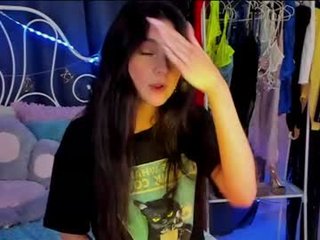 Webcam Belle - funny_whotsss cam girl with small tits loves latex in the chatroom
