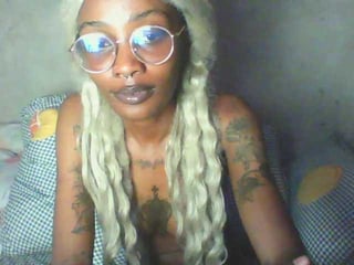 Webcam Belle - calin33 ebony blonde cam girl enjoys getting her ass drilled