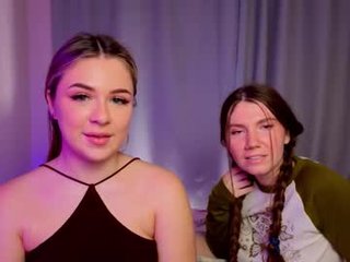 Webcam Belle - kileymith depraved blonde cam girl presents her pussy drilled