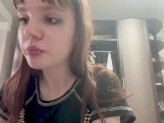 Webcam Belle - shannabamforth cam babe with small tits wants dirty live sex