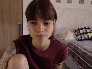 Webcam Belle - prettyrare cam babe with small tits wants dirty live sex