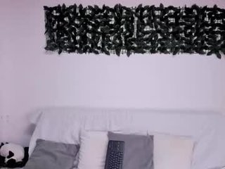 Webcam Belle - _bustylucianaa_ cam girl showing big tits and big ass