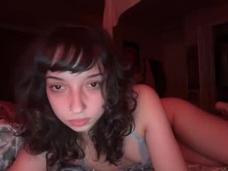 Webcam Belle - kaliimae depraved brunette cam girl presents her pussy sodomized
