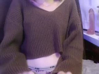 Webcam Belle - rizzyy333 cam babe with small tits wants dirty live sex