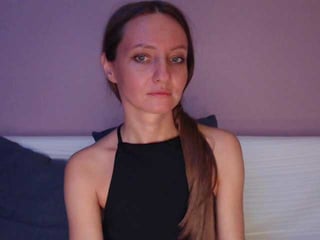 Webcam Belle - gamora- russian cam girl fingers her hot shaved pussy online
