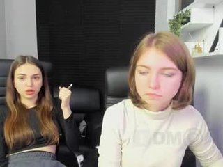 Webcam Belle - luckybabymeow depraved brunette cam girl presents her pussy sodomized