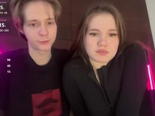 Webcam Belle - titsdestoy2007 webcam couple fucks with an enormous live sex toy