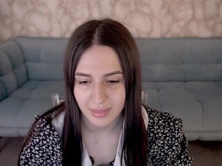 Webcam Belle - alesiadessmond teen cam girl loves getting her shaved pussy humped online