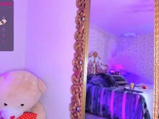 Webcam Belle - alessapears cam girl showing big tits and big ass