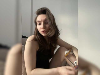 Webcam Belle - renaw russian cam girl fingers her hot shaved pussy online
