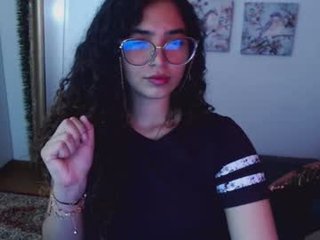 Webcam Belle - ariagaleo19 spanish cam babe wants her asshole humped on camera