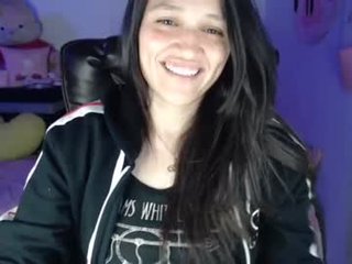 Webcam Belle - funny_weed_money latina cam girl enjoying fetish live sex