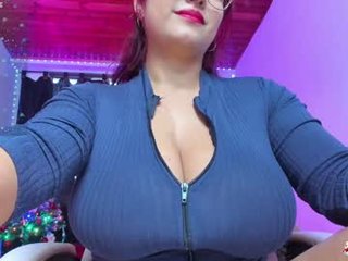 Webcam Belle - sweetie_lena_ spanish cam babe rubs her hairy pussy nice on camera