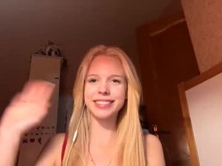 Webcam Belle - allegralenherr cam babe with small tits offer their holes for dirty live sex