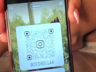 Webcam Belle - bella_desi cam girl with a beautiful feet and ass