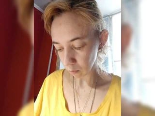 Webcam Belle - krohaalenaa european cam babe rubs her smooth pussy till she cums