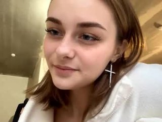 Webcam Belle - isauratorkelson nude cam bitch enjoys hard live sex on camera