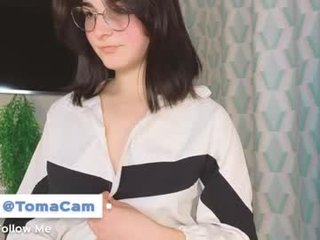 Webcam Belle - toma_cam elegant cam girl in a revealing bra online