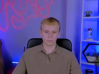 Webcam Belle - alex_reeding slim cam babe is glad to offer her cunt for dirty live sex