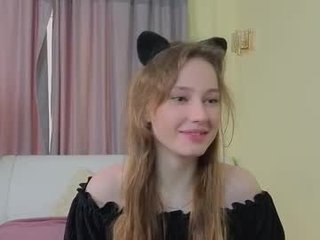 Webcam Belle - marquitamergel depraved blonde cam girl presents her pussy drilled