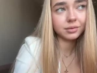 Webcam Belle - laquandalevie depraved blonde cam girl presents her pussy drilled
