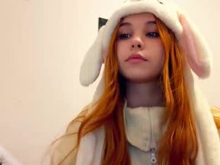 Webcam Belle - lettygherardini this ginger teen loves spending time in the adult chatroom