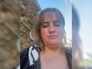 Webcam Belle - big009dd russian cam girl fingers her hot shaved pussy online