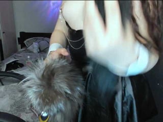 Webcam Belle - vulgarnekko brunette cam girl with shaved pussy doesn't spare her booty