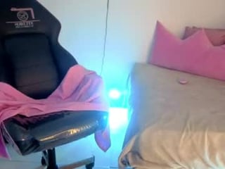 Webcam Belle - mahyra_tay cam girl with hairy pussy wants rough sex
