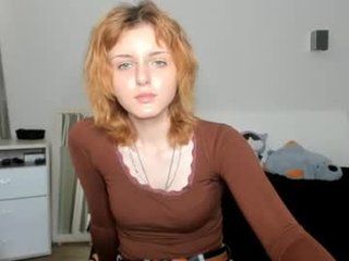 Webcam Belle - eva_vv cam babe with small tits wants dirty live sex