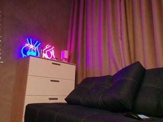 Webcam Belle - katefoxxx028 russian cam girl fingers her hot shaved pussy online